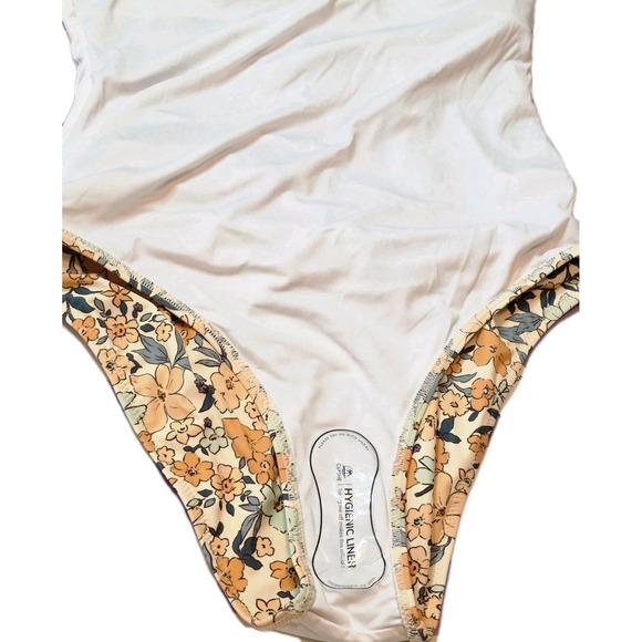 Cupshe Ditsy Floral Flutter Sleeve One-Piece Swimsuit V Neck Lace Up Back Large - Picture 10 of 10